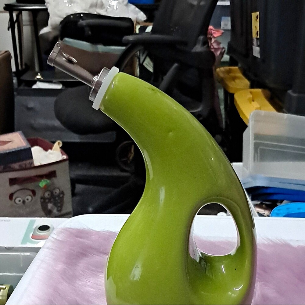 Rachael Ray Green Ceramic Oil/Vinegar Bottle w Spout Dishwasher Safe H016Y